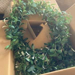 Simple Green Decorative Wreath